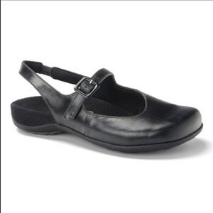 Vionic Black Leather Abigail Mary Jane shoe size 9
